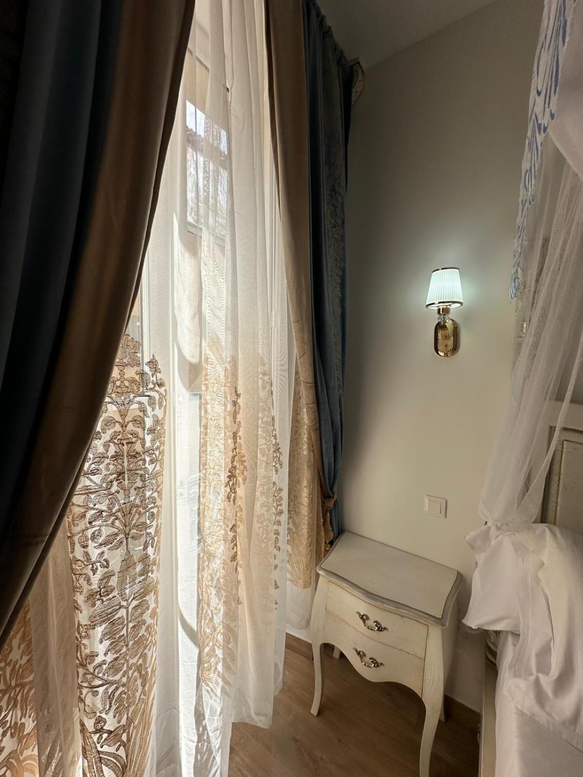 Studio A Baldaquin Du Cloitre Narbonne Ngoại thất bức ảnh