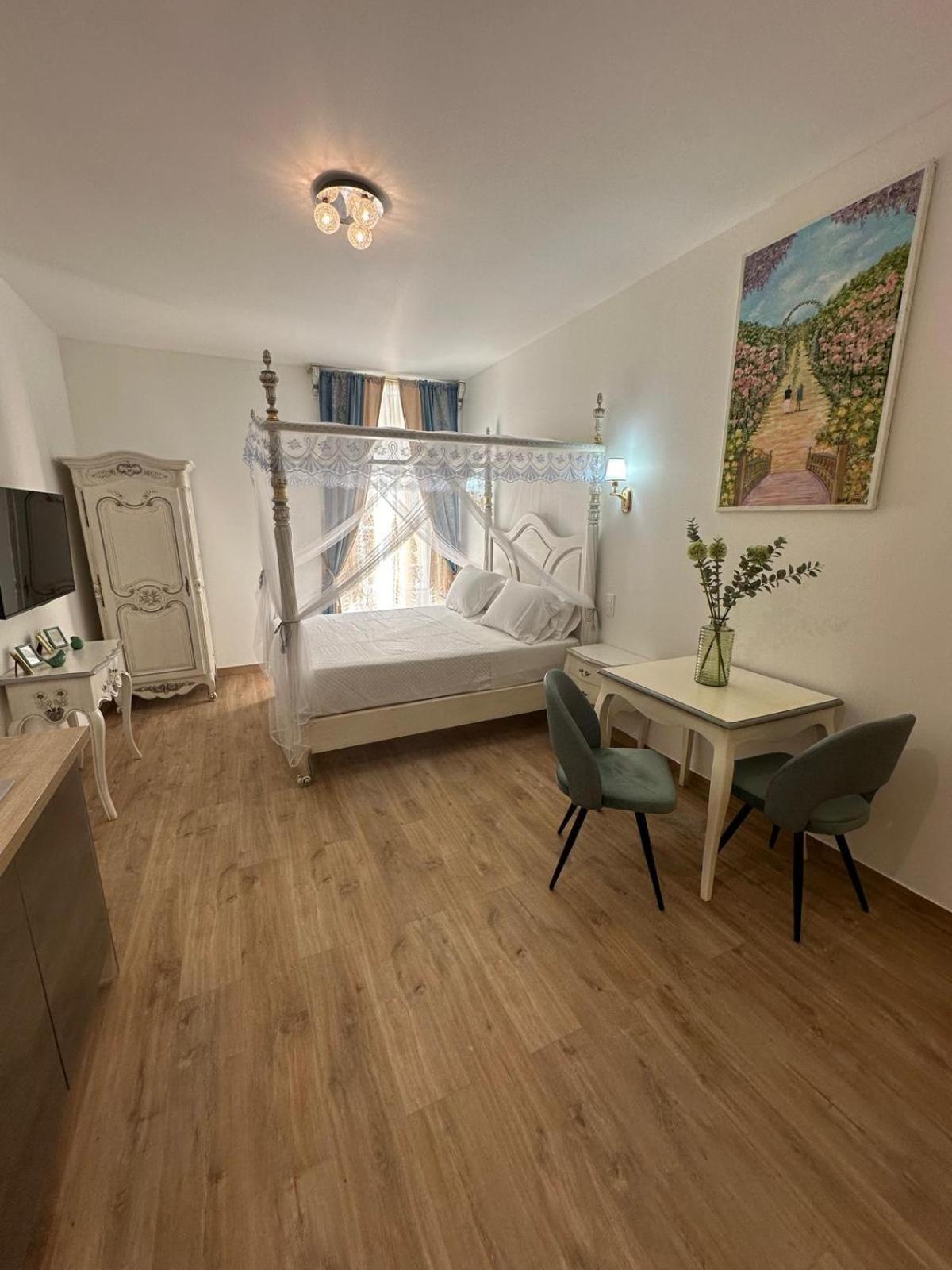 Studio A Baldaquin Du Cloitre Narbonne Ngoại thất bức ảnh