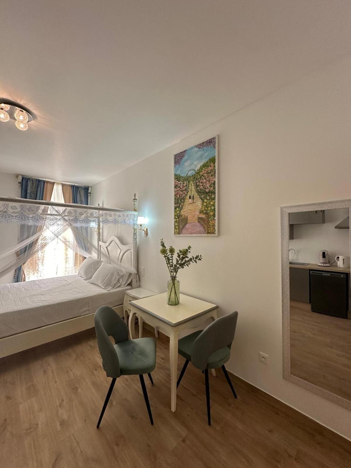 Studio A Baldaquin Du Cloitre Narbonne Ngoại thất bức ảnh
